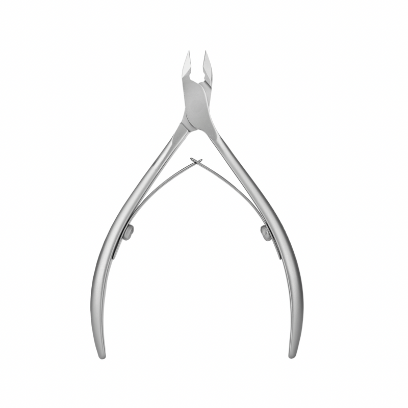Ergonomic and sharp Staleks nippers for accurate cuticle removal.